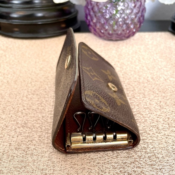 Authentic Louis Vuitton Monogram 4 Key Wallet Card Holder - Picture 11 of 16